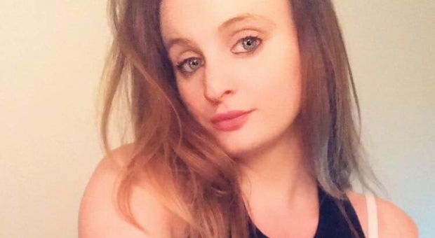 Coronavirus, Chloe muore a 21 anni senza patologie pregresse: «La vittima più giovane del Regno Unito»
