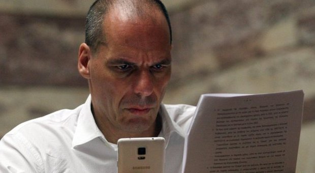 Grecia, Varoufakis denunciato per il "Piano B": Parlamento deciderà sull'immunità