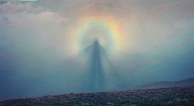 Fotografo cattura un "angelo nel cielo" e lo scatto diventa virale