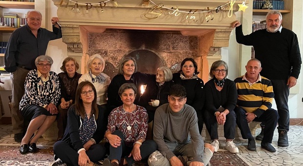 Cento candeline per nonna Antonietta: una vita tra lavoro, famiglia e filastrocche