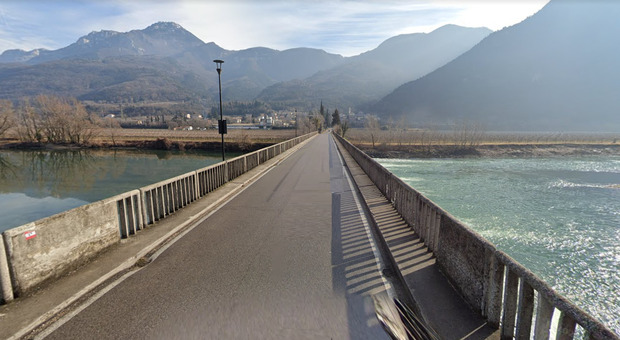 L'attuale ponte tra Brentino e Dolcè (Street view)
