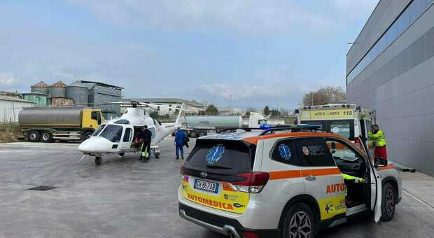 Cade dal tetto di una fabbrica ad Anagni, ferito gravemente un giovane operaio