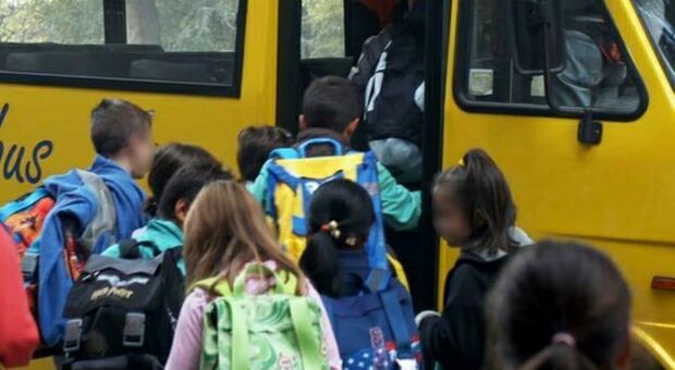 Il servizio per gli scuolabus è già a rischio: «Niente stipendi agli autisti della Scoppio»