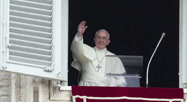 Il Papa all'Angelus: «Triste vedere i cristiani annacquati, non cedere alla mondanità»
