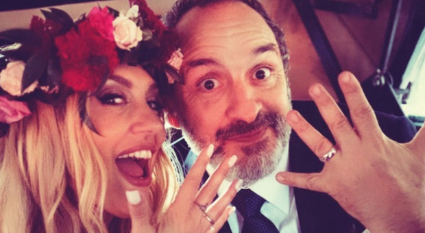 Gianluca Fubelli (Scintilla) si è sposato, il comico ha detto «Si» alla sua compagna: ecco chi è Federica Camba (autrice anche della Pausini e di Elodie)
