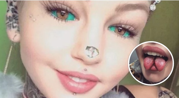 Amber, 23 anni, spende quasi 7mila euro per tatuarsi gli occhi di blu e la lingua biforcuta: «Odiavo il mio sguardo noioso»