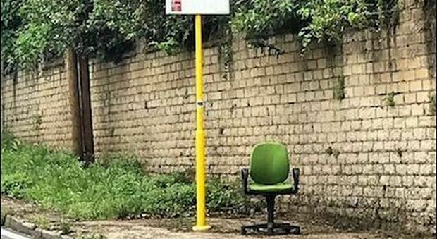 immagine Roma, sedie e materassi: i rifiuti 