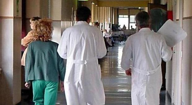 Curarono un camorrista ferito e latitante: due medici assolti dalla Cassazione