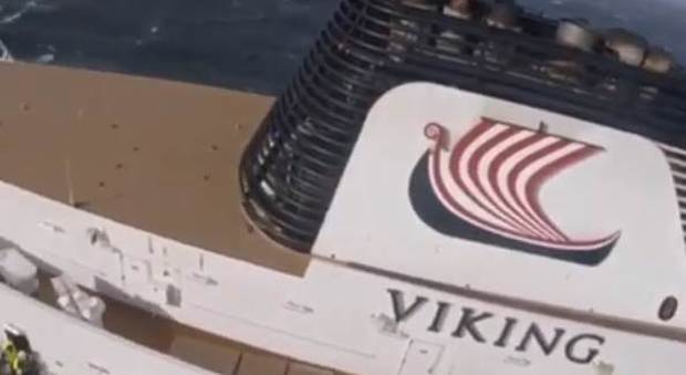 Norvegia, nave in avaria: ecco l'intervento dei soccorritori sulla Viking Sky