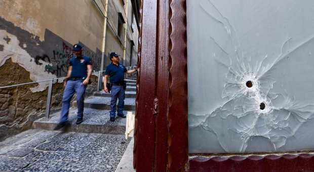 Napoli, la guerra sotterranea delle stese: 221 proiettili in sette mesi