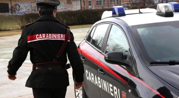 Latitante, chiede soldi alla madre e lei chiama i carabinieri: preso a Giugliano