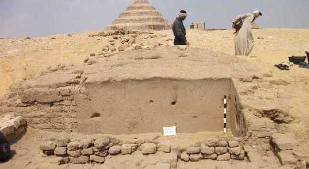 Archeologia, scheletri e incisioni: scoperte due nuove tombe in Egitto