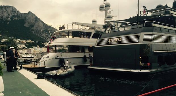 Si arena nel porto di Capri lo yacht di Mr. Moncler, ospite di nozze vip