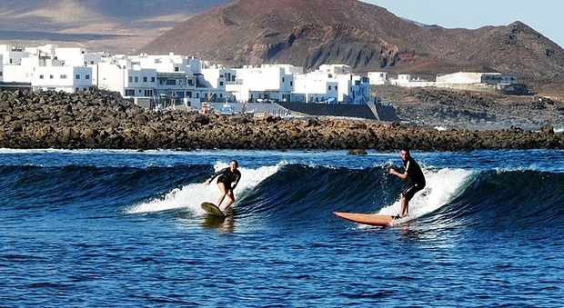 Lanzarote, la regina delle isole ventose per cavalcare le onde in surf