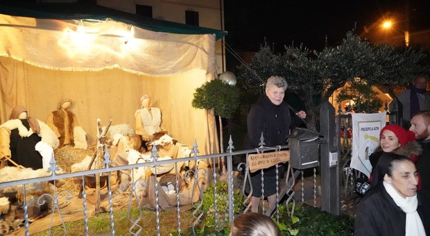Borgo Rivo festeggia il Natale con il Bambinello che nasce nella juta