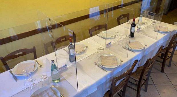 Coronavirus, l'idea per la fase 2 dei ristoranti: plexiglass che divide i clienti ai tavoli