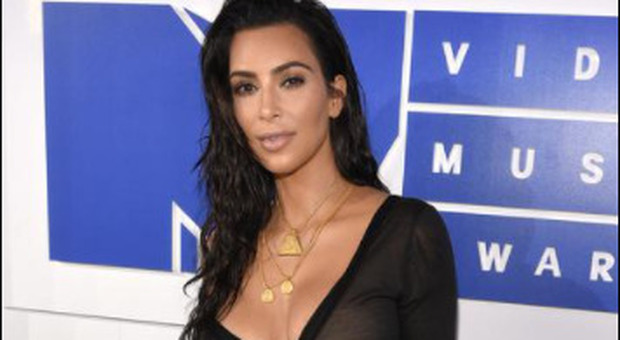 Kim Kardashian diventa avvocato come il celebre padre (che difese Oj Simpson): «Sarebbe fiero di me»