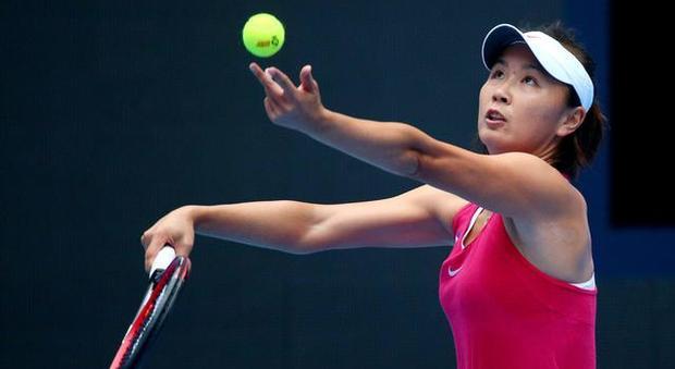 Soldi alla partner di doppio per non partecipare a Wimbledon: sei mesi di squalifica alla cinese Peng