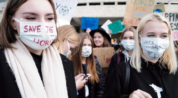 Da Roma a Berlino a Bangkok: Fridays for Future, migliaia di giovani in piazza per il clima