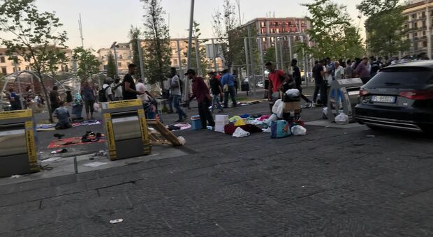 Piazza Garibaldi: a Napoli niente maxischermo, ma ritorna il mercato della monnezza
