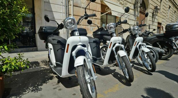A Lecce arrivano gli scooter elettrici.«» «Mobilità sostenibile più ricca»