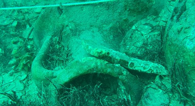Una suggestiva immagine subacquea dell'antico relitto "Grado 2"