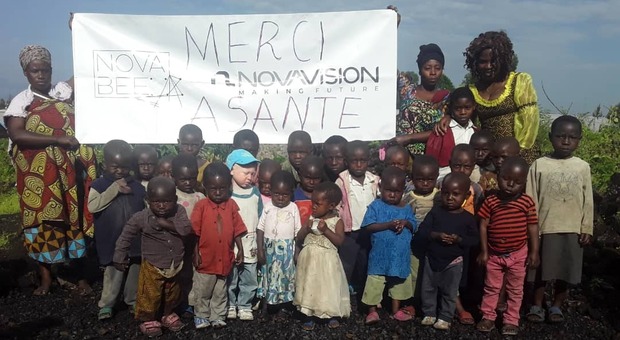 Arrivati in Congo settemila tamponi Novabee, donati dall'associazione di Castel Volturno