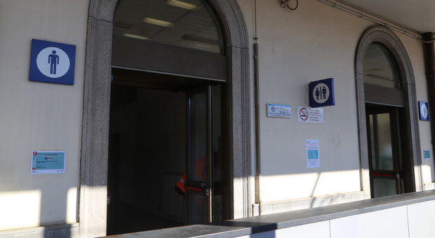 I bagni della stazione di Udine dove venne trovata morta la 16enne