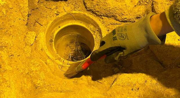 Grotta di Seiano, spuntano le latrine della Seconda Guerra Mondiale dopo anni di abbandono
