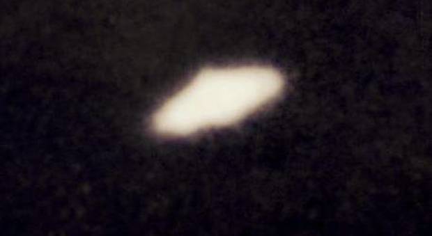 Gli alieni esistono? Il Pentagono ammette: «Stiamo indagando sugli Ufo, ci sono oggetti volanti non identificati»