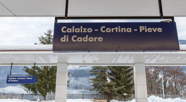 Il nuovo nome della stazione di Calalzo, con i nomi di Cortina e Pieve di Cadore nel nuovo ordine