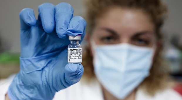 Vaccini Covid, in Campania 2.504.069 persone hanno ricevuto prima e seconda dose
