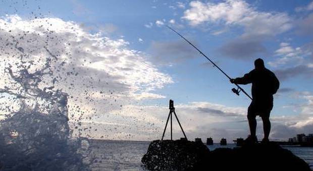 Pesca sportiva, multe più salate con la nuova legge: tutte le novità