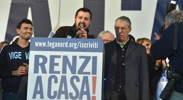 Bossi attacca e chiede il congresso: la base leghista stufa di Salvini. Il segretario: ai militanti non interessano beghe