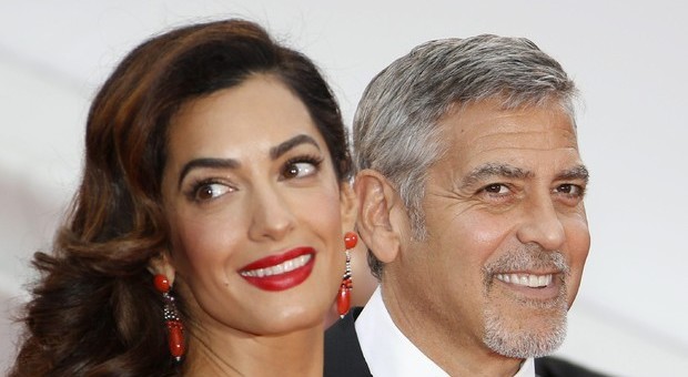 George Clooney e Amal, prima vacanza con i gemellini sul Lago di Como
