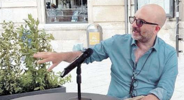 Lo scrittore Carrisi accusa il Comune: «Dovevo presentare il film, ma sono stato censurato a casa mia»