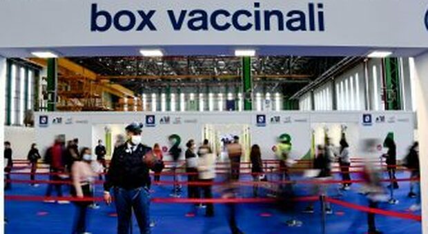Vaccini a Napoli, ecco il nuovo hub: «Aperto ai non residenti»