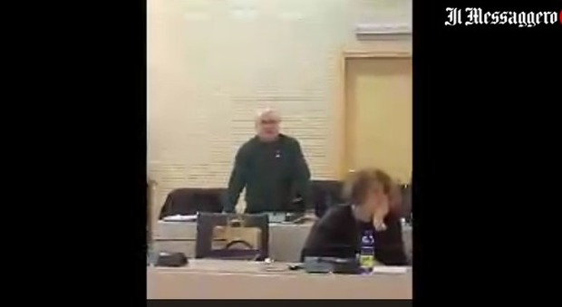 Cicala, il video del consigliere M5S virale sul web. E lui risponde: «È stato manipolato»