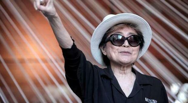 Yoko Ono assistita 24 ore su 24: «Non ha perso l'acutezza di sempre»