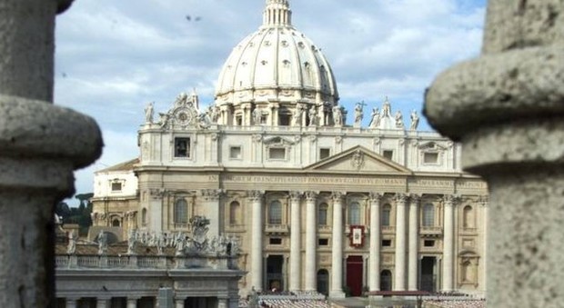Pedofilia, tre anni all'usciere del Papa