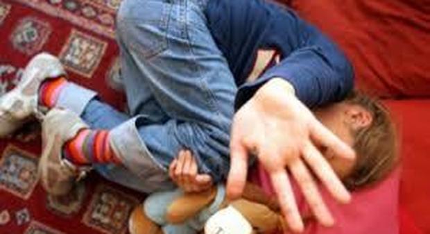 Torino, mutande in bocca al bimbo per la pipì a letto: pm chiede 4 anni per genitori adottivi