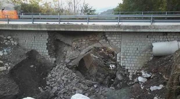 Casalduni, cede un ponte: chiusa la strada provinciale