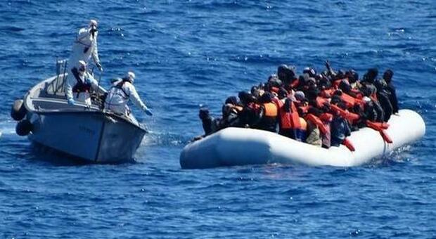 Migranti, nuova strage nel Mediterraneo: 15 morti al largo della Libia, 95 sopravvissuti