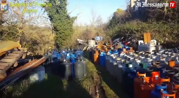 Roma, sequestrate tremila bombole di gas: scoperto deposito "polveriera" pronto ad esplodere