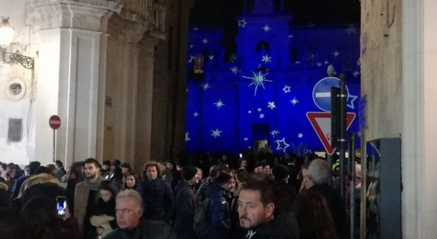Lecce, assalto dei pedoni in centro: bloccato l'ingresso in piazza Duomo