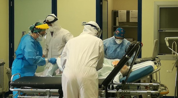 Coronavirus, infettato all'ospedale di Perugia dopo intervento chirurgico. In una casa di riposo 46 positivi