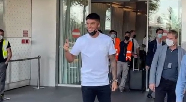 Inter, Correa è sbarcato a Milano: ora le visite e la firma sul nuovo contratto