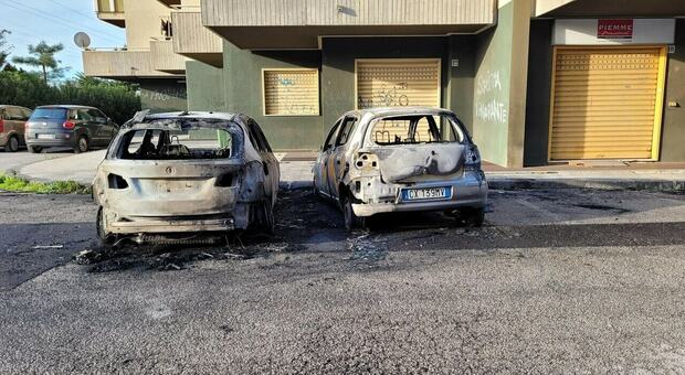 Altre due auto distrutte dalle fiamme a Battipaglia: indagini dei carabinieri