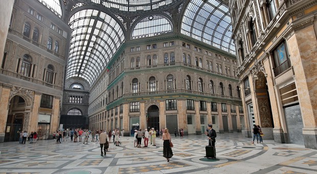 Galleria Umberto, restauro concluso dopo tre anni: «Bella come nel 1890»