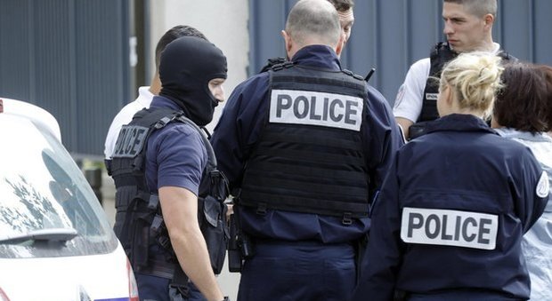 Francia, poliziotto uccide tre persone e si suicida